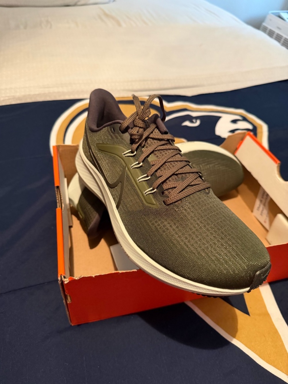 Nike Men’s Olive Green Trainer with White Midsole